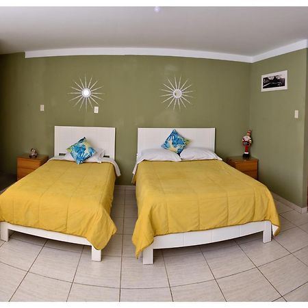 Hospedaje La Casa Blanca Урбанисасьон-Буэнос-Айрес Экстерьер фото