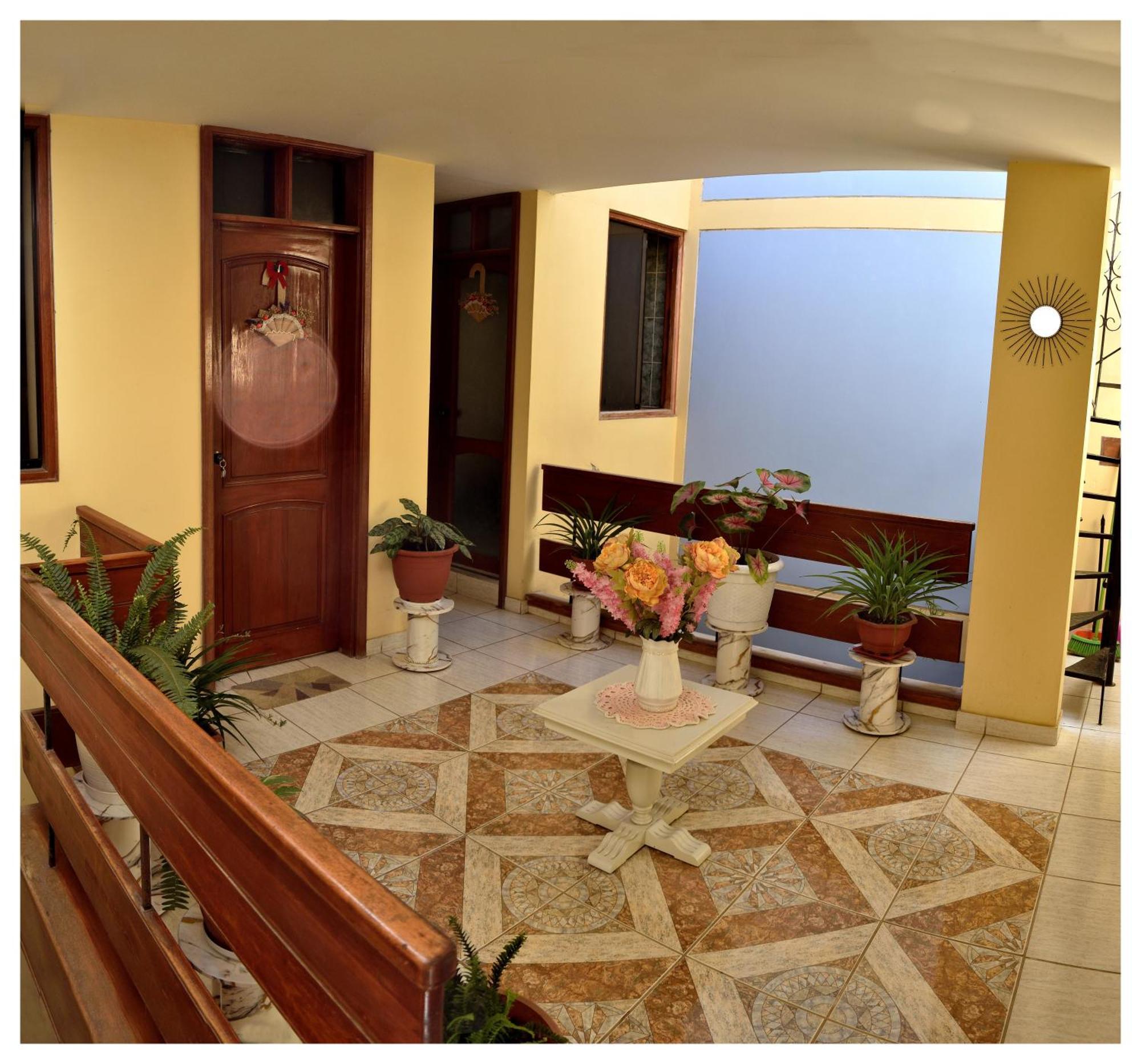 Hospedaje La Casa Blanca Урбанисасьон-Буэнос-Айрес Экстерьер фото