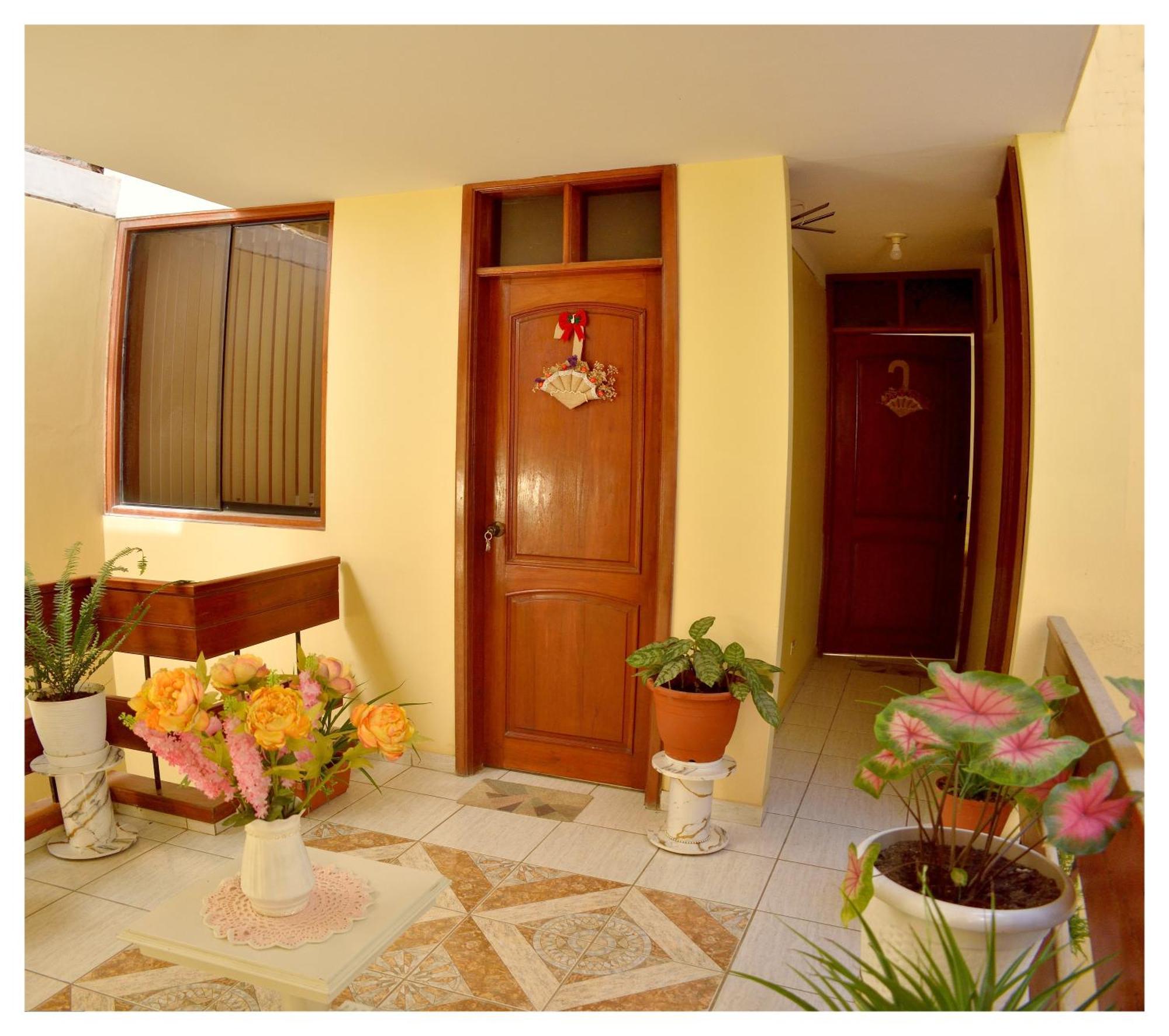 Hospedaje La Casa Blanca Урбанисасьон-Буэнос-Айрес Экстерьер фото